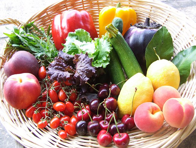 11 Tips to keep your fruits and vegetables fresh longer