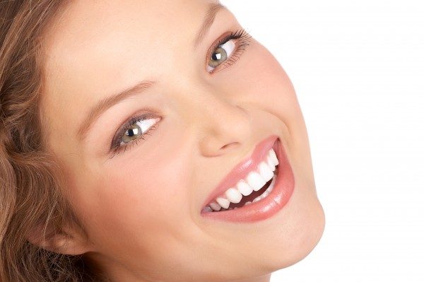 5 Ways to naturally whiten discolored teeth