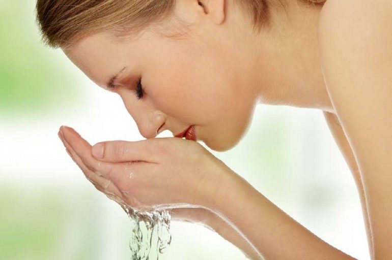 6 Mistakes that you make while washing your face
