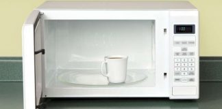 9 Things you should never pop inside your microwave