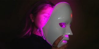 Woman wearing an LED light face mask