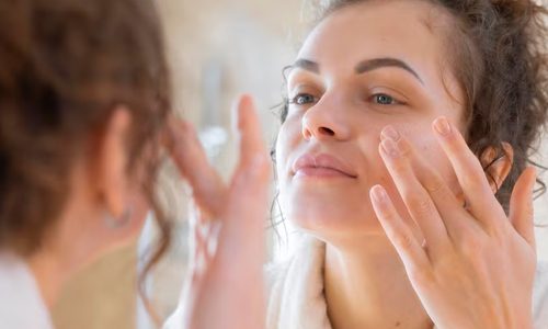 How to Use Vitamin E Oil on Your Face